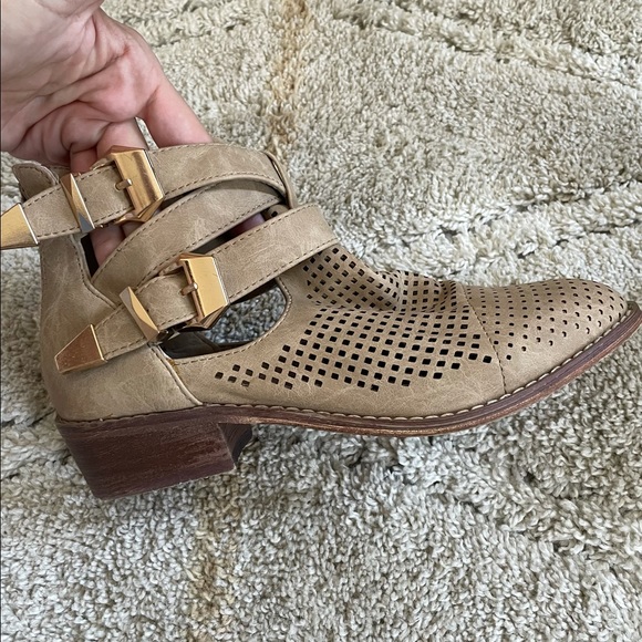 🔴Forever 21 Perforated Cutout Ankle Tan Buckle Booties - Picture 5 of 11
